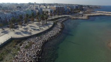 Mola di Bari şehir ve sahil