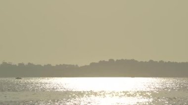  gölde güzel gün doğumu