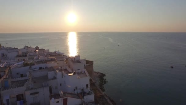 Seascape och Monopoli stad — Stockvideo