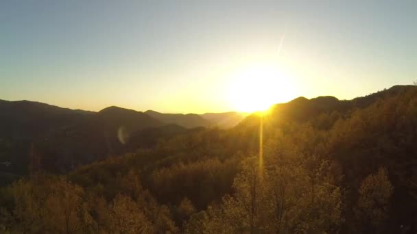 山中の美しい日の出 — ストック動画