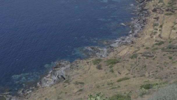岩石的海岸景观 — 图库视频影像