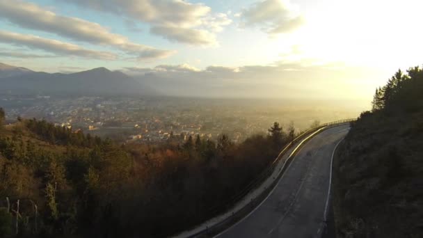 小さなイタリアの町アヴェッツァーノ — ストック動画