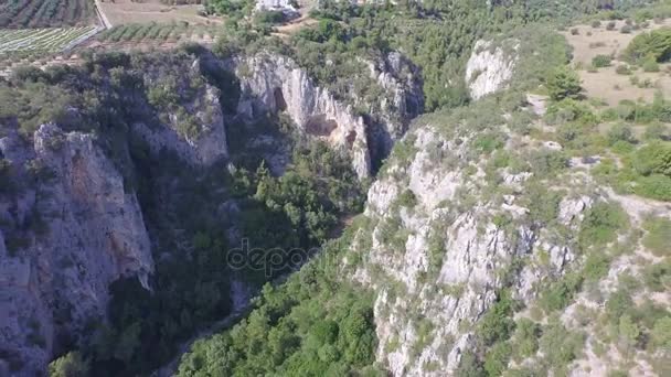 Ущелье в Gravina Di Puglia, Италия — стоковое видео