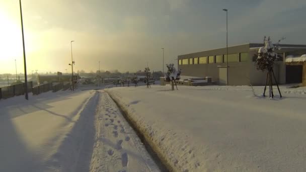 Casas cobertas de neve — Vídeo de Stock