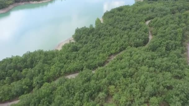 Estrada e lago em Basilicata — Vídeo de Stock