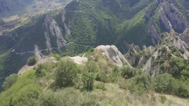 Bungee en las montañas Basilicata — Vídeos de Stock