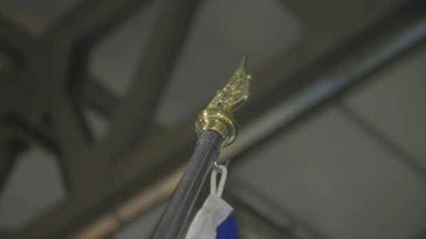 Vlag Paal Dop Met Gouden Pijl Pijl Vormige Top Vlag — Stockvideo