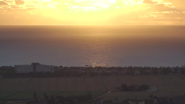 在平静的海面上的神奇日落 — 图库视频影像