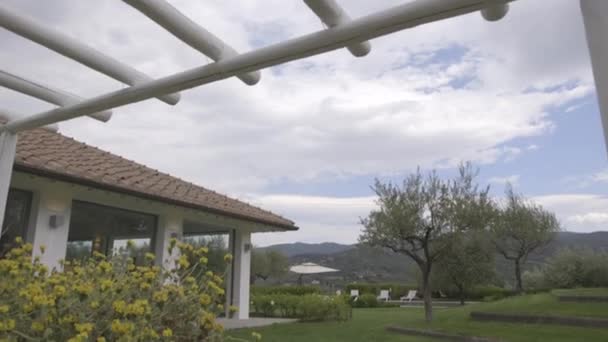 风景如画的风景别墅在托斯卡纳风景在白天 意大利的阿雷佐 — 图库视频影像