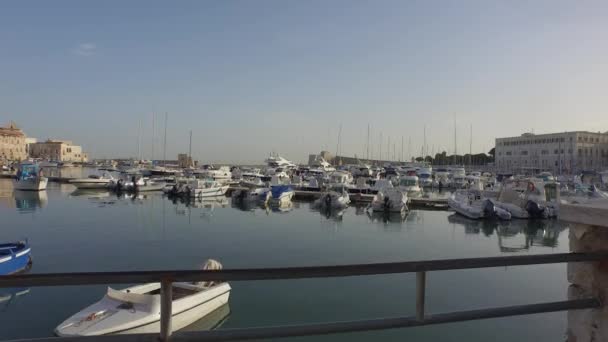 Luchtfoto Van Trani Zeehaven Van Apulië Zuid Italië Aan Adriatische — Stockvideo