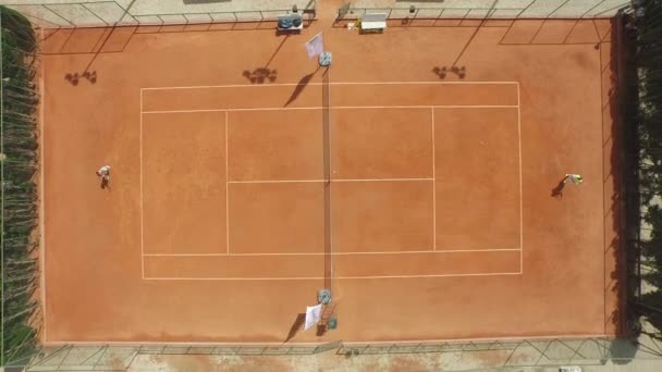 Persone Che Giocano Tennis Campo Arancione Vista Aerea — Video Stock