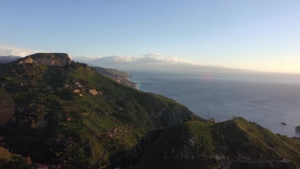 Flygfoto Över Taormina Småstad Bergslandskap Metropolitan Staden Messina Den Östra — Stockvideo