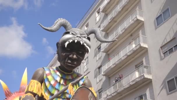 Estatua Hombre Africano Carnaval Italiano — Vídeos de Stock