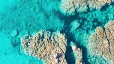 kadar saf kristal su yüzeyi Akdeniz'in Görünümü Kapat    