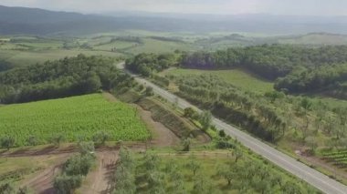 Karayolu ile yeşil alanları, Campagna, Salerno eyaletinin güney İtalya görünümünü üzerinde uçuş 