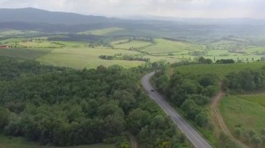 Karayolu ile yeşil alanları, Campagna, Salerno eyaletinin güney İtalya görünümünü üzerinde uçuş 