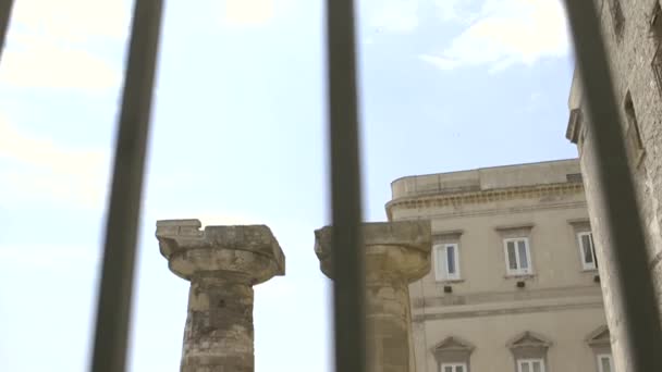 Antiguo monumento en Taranto — Vídeo de stock