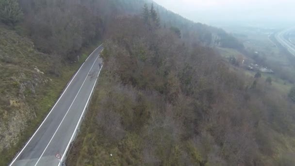 Вид Воздуха Дорогу Горах Недалеко Маленького Итальянского Городка Авеццано Южная — стоковое видео