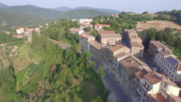 Живописный Вид Город Кьюсдино Холмах Ландшафт Тосканы Провинция Сиена Италия — стоковое видео