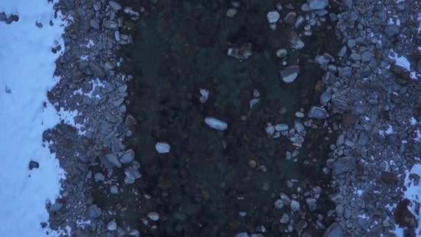 Vista Aérea Sobre Río Salvaje Montaña Que Fluye — Vídeos de Stock