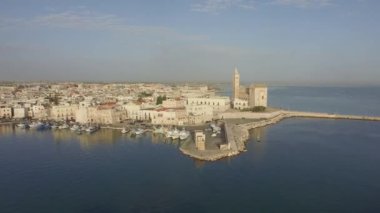 Trani ve old town adlı deniz, İtalya katedral