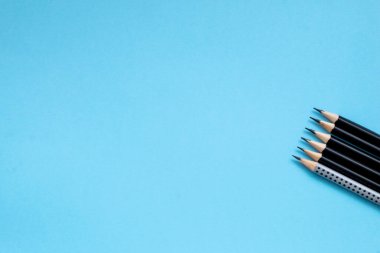 Farklı bir konsept. Tahıllara karşı gelmek ya da akıntıya karşı ilerlemek. Kalemler tek yönlüydü ama biri diğer tarafa koşturuyordu..