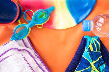 portakal havlu doku üzerinde renkli Yüzme Ekipmanı