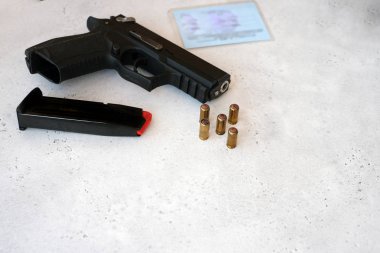 Silah, mühimmat ve belgeler satın almış. Tüm belgelerle birlikte 9mm 'lik namlu satın alma