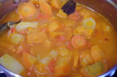 Bakır kaplama tencereli kabak püresi.