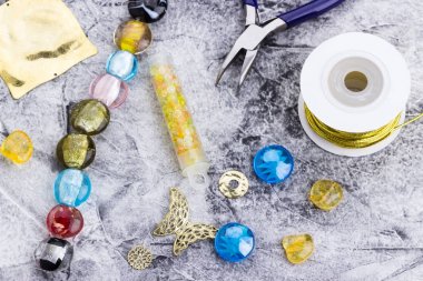 Takı yapma çalışma yer