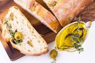 Zeytin ciabatta ekmeği