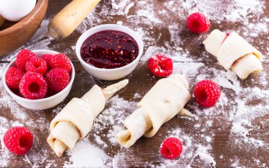 Ahududu reçeli ile simit