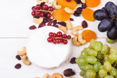 Yumuşak peynir ile üzüm