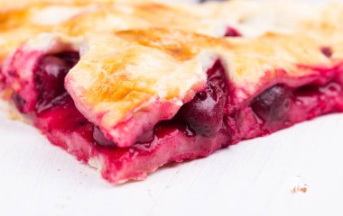 Kirazlı turta dilimi portre