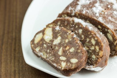 Çikolatalı İtalyan salamı 