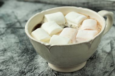 Şekerlemeli sıcak çikolata.