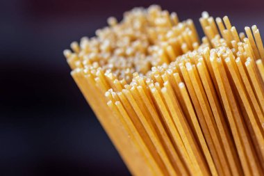 Organik tam buğday spagettisi. Yakın plan.