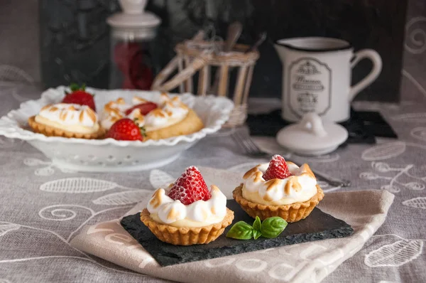 tatlı çilek tartı