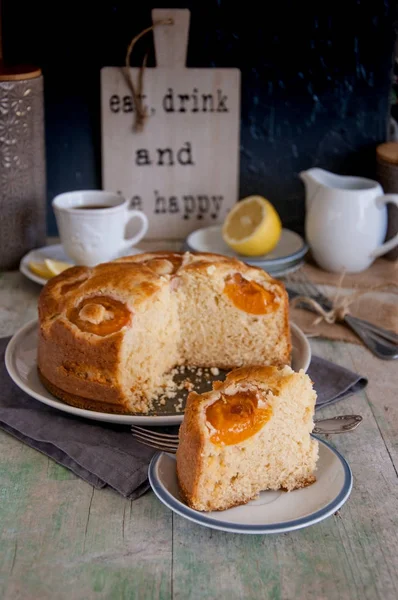 Orange cake on a wood table — Stock Photo, Image