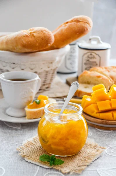 Mango reçel turşusu