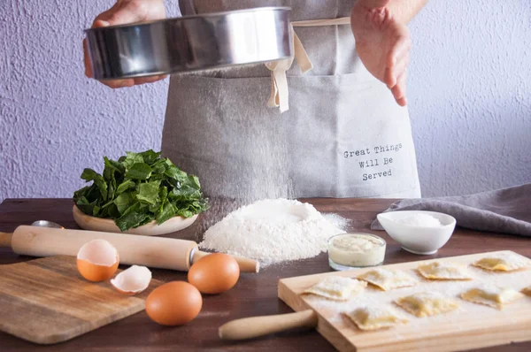 El yapımı taze mantı