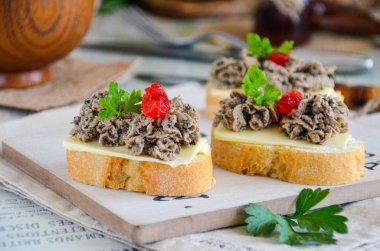 karaciğer pate ile ekmek