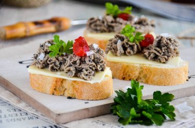 karaciğer pate ile ekmek