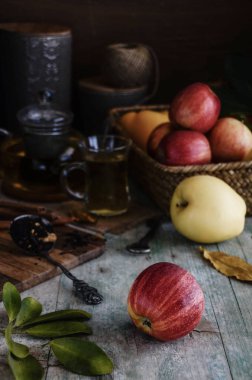 Organik kırmızı elmalar