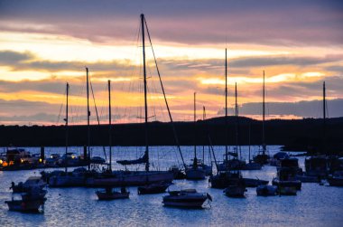 Günbatımında yatlar