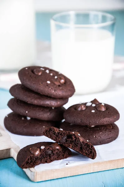 Galletas con chips de chocolate — Foto de Stock