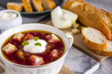 Geleneksel Rus Ukrayna pancar (borsch çorbası)