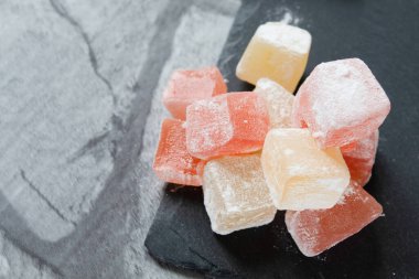 Pudra şekerli Türk tatlıları (Türk tatlıları)
