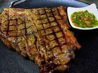 Chimichuri soslu biftek