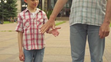 Komuta sizde torunu tarafından el alır.